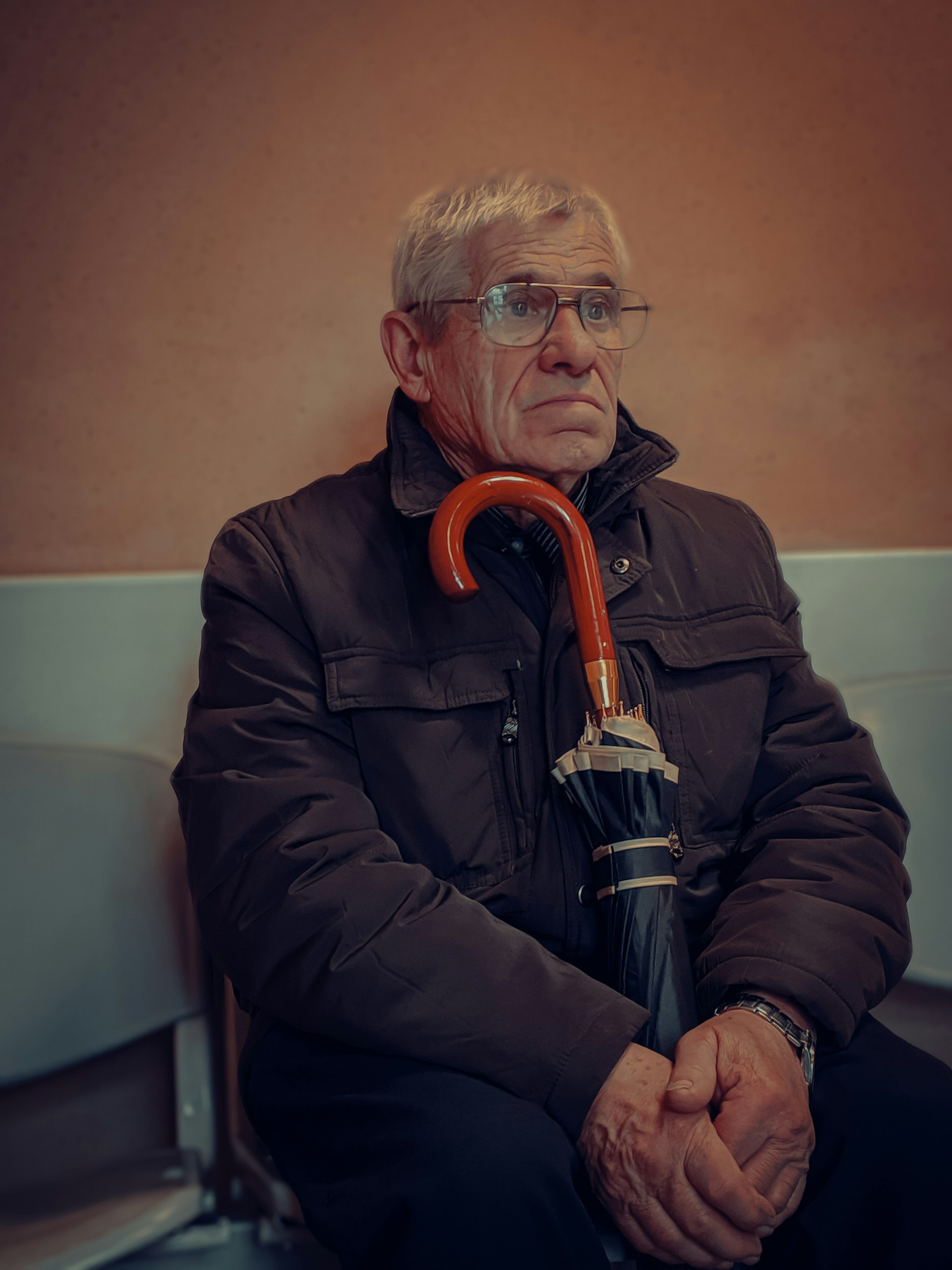old man awaiting the passage of time